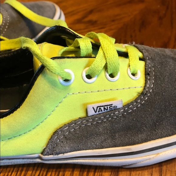 Girls Vans size 2.5 - Picture 7 of 9